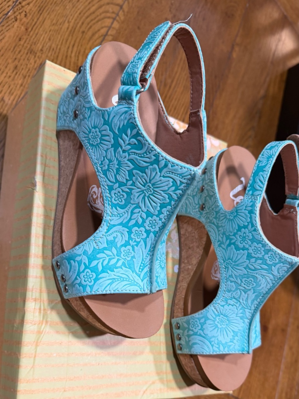 Isabella turquoise Very G western Wedge shoe Ladies size 7 NEW / Box
